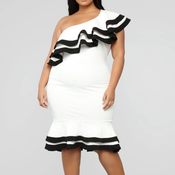 black and white one shoulder dress